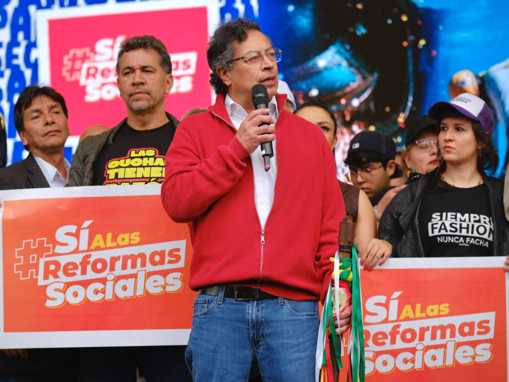 Petro insiste en sembrar dudas sobre el proceso electoral: menciona tarjetones, software y Thomas Greg colombianews.co