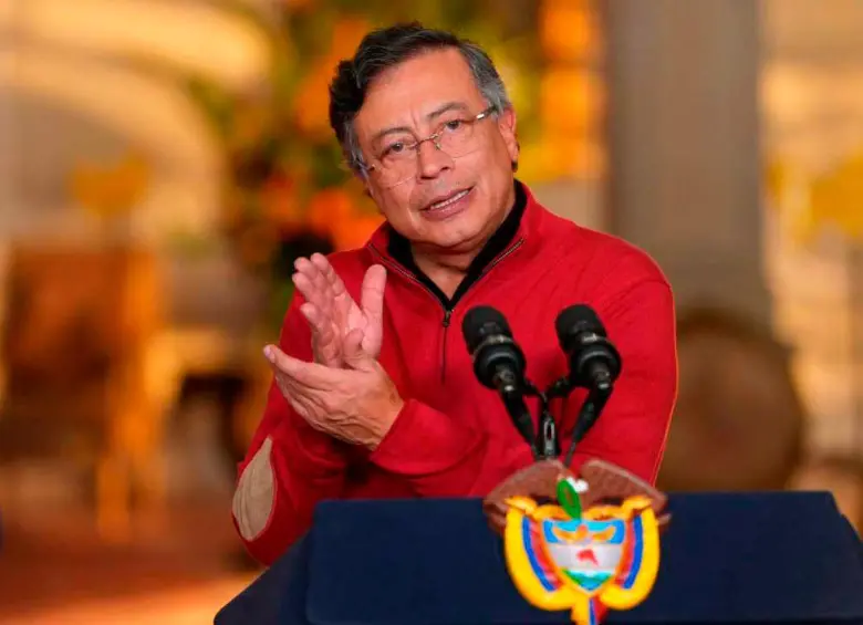 Petro insiste en sembrar dudas sobre el proceso electoral: menciona tarjetones, software y Thomas Greg